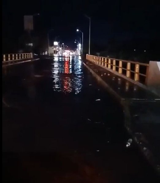 Desbordan arroyos en Buenaventura y Flores Magón