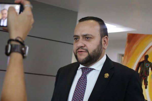 “Morena quiere ocultar la pobreza, no terminarla”: Arturo Medina por desaparición del Coneval