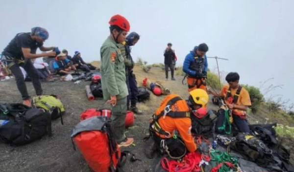 Turista brasileña fue hallada muerta tras caer de un volcán en Indonesia