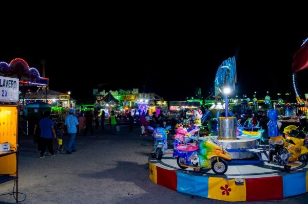 Hoy, entrada 2x1 y circo gratis en la Feria San Pedro y San Pablo Meoqui 2025