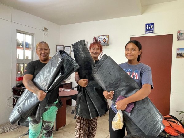 Apoyan en Meoqui a 80 familias con hule y 50 costaleras de arena por estragos de la lluvia