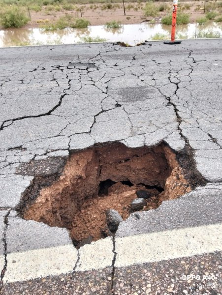 Cierran carretera Aldama–Ojinaga por socavón