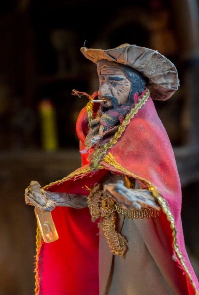 San Juan Parrandero, un santo que fuma, toma y nos recuerda a Tláloc