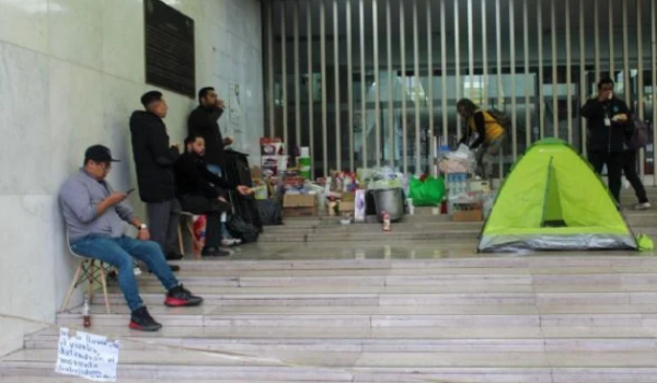 Trabajadores del Poder Judicial de CDMX instalan plantón