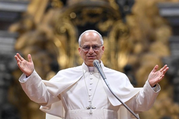 León XIV pide a obispos ser firmes y respetar normas ante casos de abusos