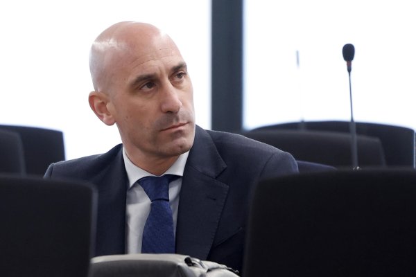 Confirman en España sentencia a Luis Rubiales; esta es la multa que pagará por beso a Jenni Hermoso