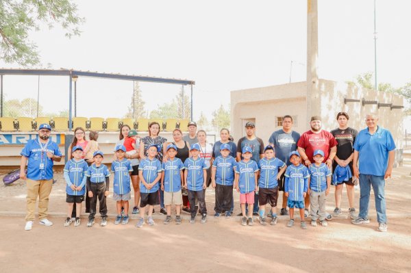 Seguimos sumando en el deporte; entregamos uniformes a la selección de béisbol categoría 7-8 años: Jorge Aldana