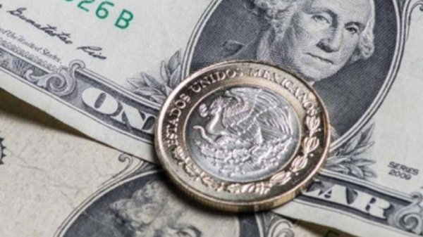 Peso mexicano avanza por tercera jornada consecutiva; espera anuncio del Banxico