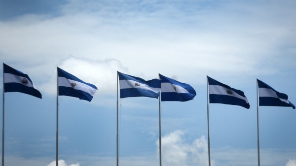 El Salvador impulsa ley pionera para regular la robótica e IA