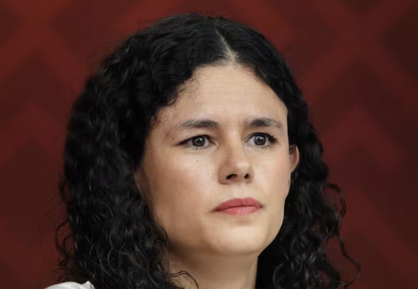 Luisa Alcalde defiende a Layda Sansores ante castigo a periodista