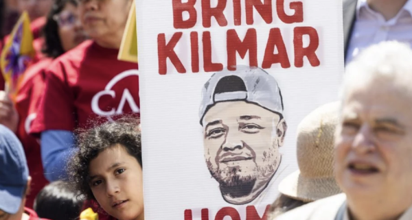 Kilmar Ábrego permanecerá en prisión mientras un tribunal resuelve su posible deportación
