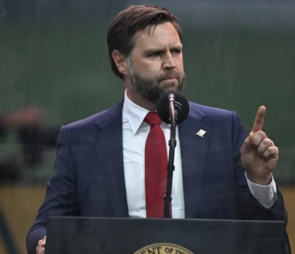 “Trump apretó un botón rojo y dijo que era el nuclear, pero le trajeron un refresco”: JD Vance relata broma en el Despacho Oval