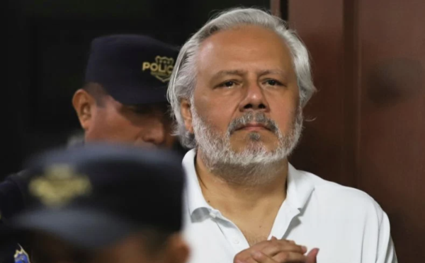 Dan prisión preventiva a abogado crítico de Nayib Bukele por presunto lavado de dinero