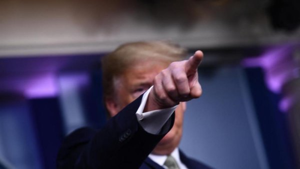 Presidente de la Universidad de Virginia renuncia ante presiones del gobierno de Trump