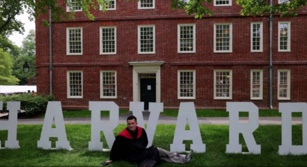 Trump acusa a Harvard de haber violado los derechos de estudiantes judíos, según el WSJ