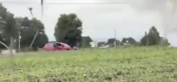 Explotan granadas a policías justo cuando acudieron a levantar cuerpos (Video)