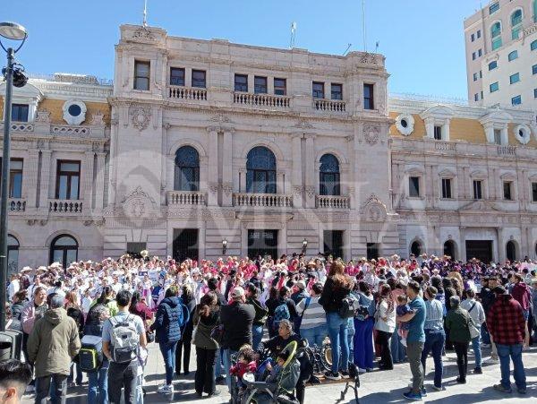 Inicia desfile por evento de La Polka Monumental (video)