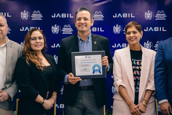 Entrega alcalde Bonilla a empresa Jabil “Distintivo por Buenas Prácticas de Inclusión Laboral