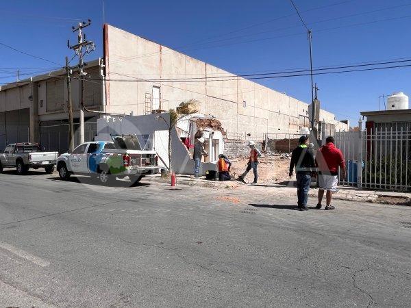 Daña retroexcavadora registro de Ecogas y provoca fuerte fuga en la colonia Granjas