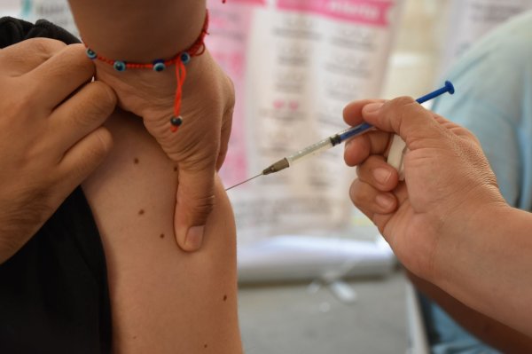 Atiende Secretaría de Salud casos de sarampión en el estado