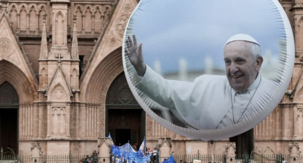 El papa Francisco logra pasar la noche sin necesidad de usar la máscara de oxígeno