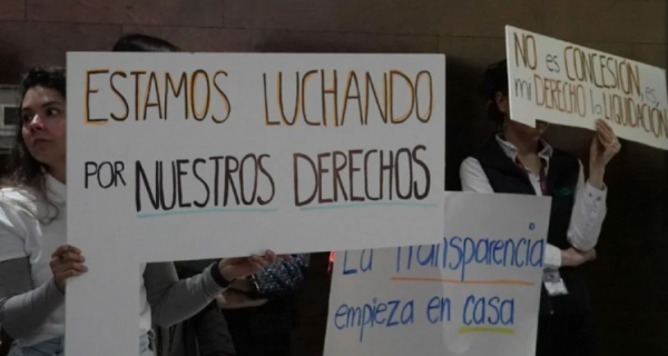 Trabajadores del INAI realizan bloqueo en protesta para exigir compensaciones justas ante la extinción del organismo