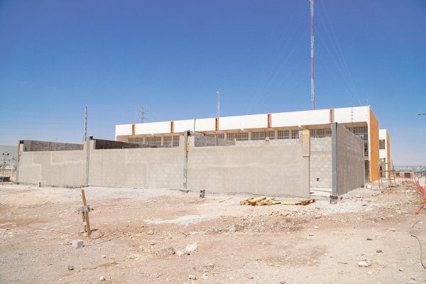 Avanza Municipio en construcción de aulas multidisciplinarias en el CECYTECH 20 Oriente