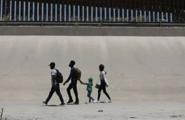 EU suspende financiación de asistencia legal para menores migrantes