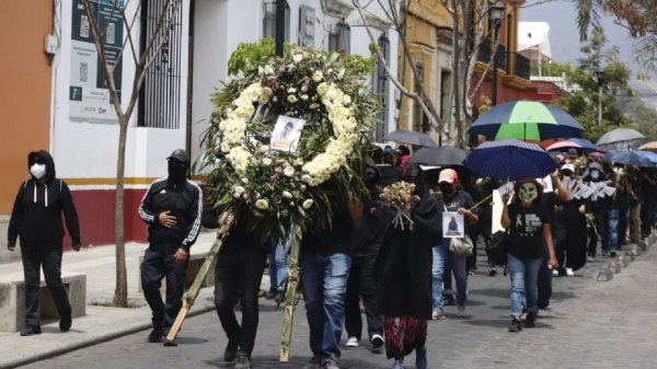 Siguen manifestaciones en Oaxaca por el despido masivo de trabajadores del gobierno de Salomón Jara