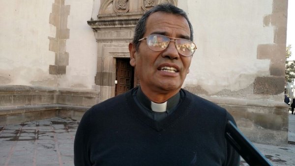 La familia debe asumir su tarea evangelizadora, transmitir la fe con las palabras y las obras “El Dios de tus padres”: Padre Sánchez Prieto
