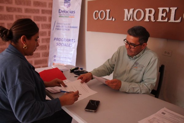 Visita Gobierno Municipal colonias rurales de Delicias para inscripción de programas escolares