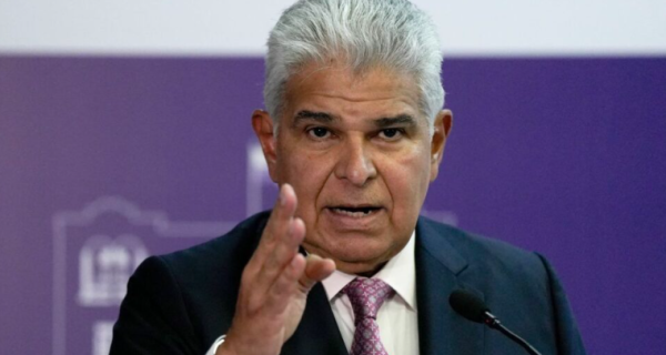 Presidente de Panamá descarta bases militares de EU
