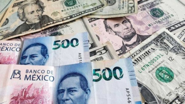 Peso mexicano mantiene su caída contra el dólar por anuncio de aranceles de Donald Trump
