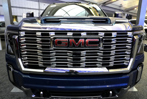 Las acciones de GM, Ford, Honda y Toyota caen tras aranceles de Trump; Tesla es la excepción