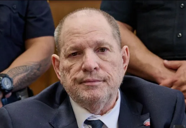 Abogada abandona a Harvey Weinstein en pleno juicio