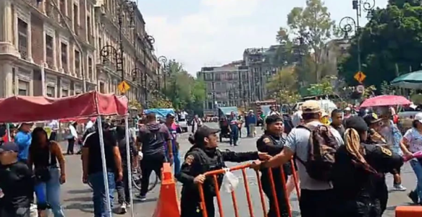 Encapuchados irrumpen en la marcha del Día del Trabajo con enfrentamientos y destrozos