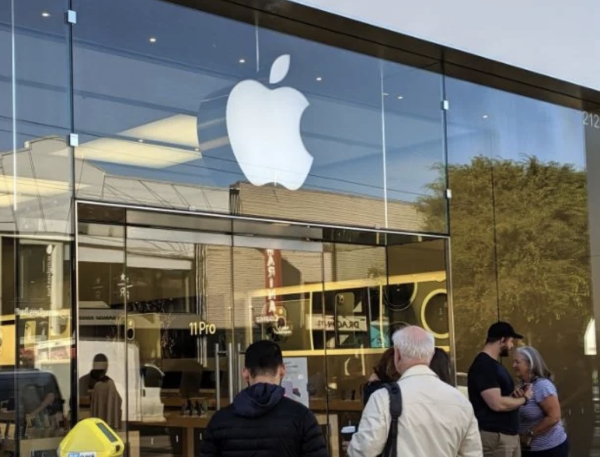 Apple advierte que aranceles de Trump le costarán 900 millones de dólares; acelera mudanza de producción a Vietnam y la India