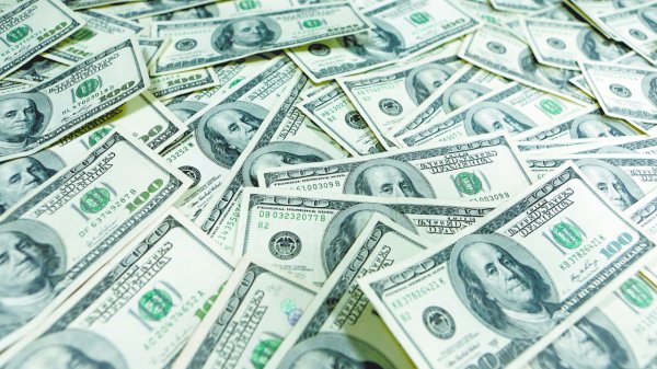 Dólar bajó 4.4% frente a monedas fuertes en abril