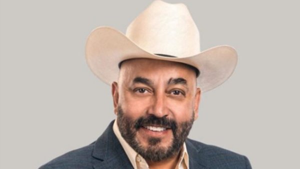 Lupillo Rivera abandona reality show por problemas médicos