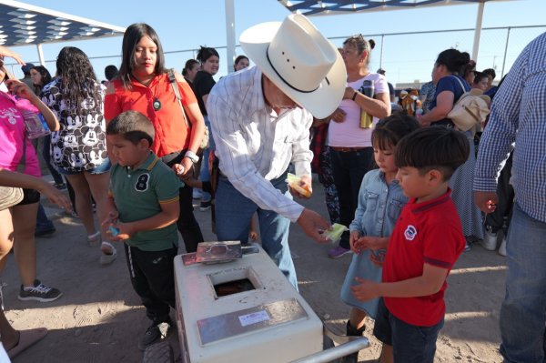 Celebra diputado Arturo Zubía Día del Niño con alegría y compromiso en la Colonia Santa Rosalía