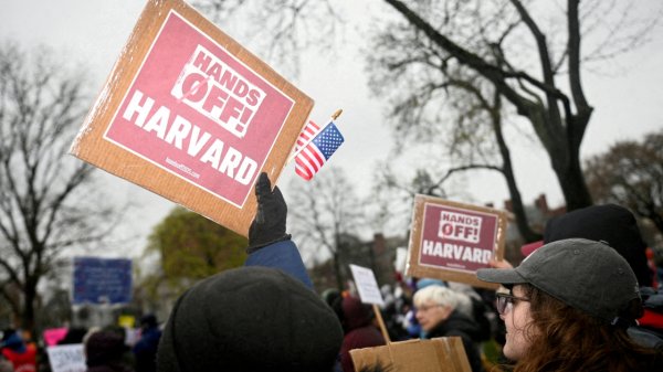 Trump arremete contra Harvard, le retira exención fiscal por protestas sobre Gaza