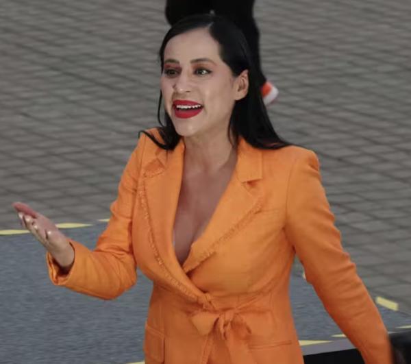 Periodista revela que Sandra Cuevas le dio un sobre con efectivo para hablar bien de ella