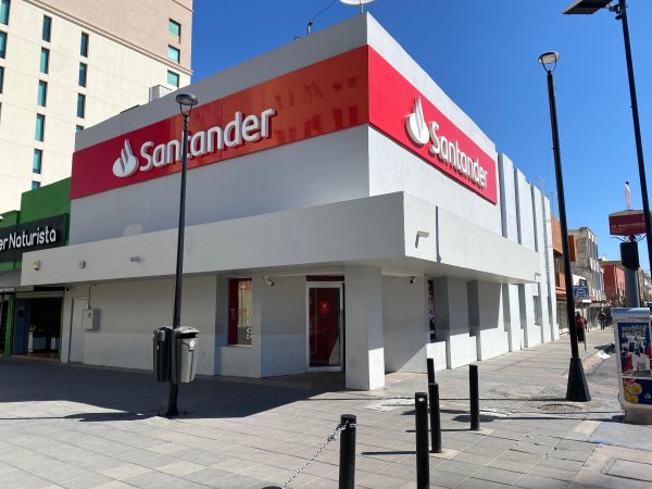 Mantienen bancos abiertas sus puertas este lunes 5 de mayo
