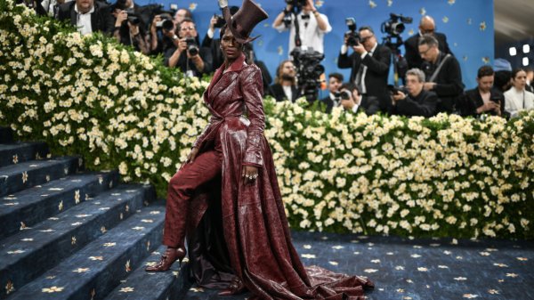 El dandismo negro brilla en la escalinata de la extravagante gala del MET
