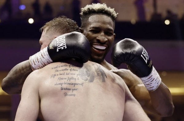 El cubano William Scull se burla de la victoria del ‘Canelo’ Álvarez: “Me ganaron una pelea sin darme golpes”