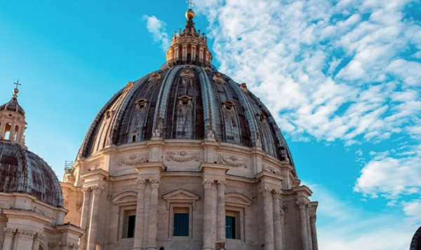 Personal de apoyo en el Vaticano jura guardar secreto antes del cónclave; si lo rompen serán excomulgados
