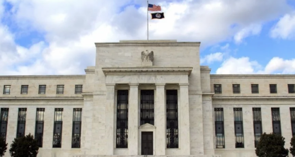 Fed ignora por unanimidad a Trump: tasas de interés se mantienen en un rango de 4.25% a 4.50%