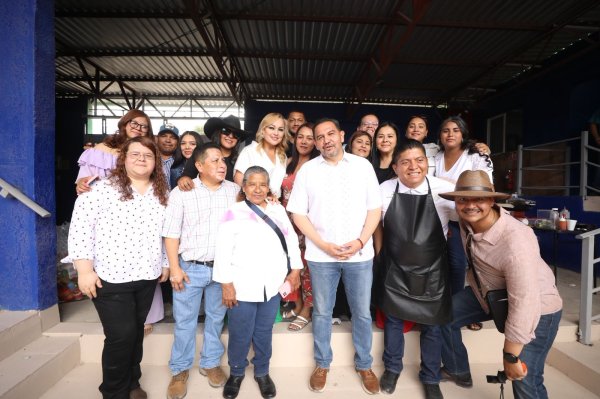 Acude Presidente Pérez Cuéllar a festejo del Día de las Madres