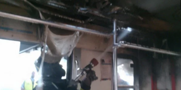 Incendio en un vagón interrumpe el servicio en cuatro estaciones del Tren Ligero (Video)