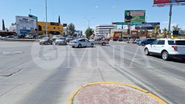 Reportan caos vial en Pascual Orozco y Universidad por fallas en semáforos